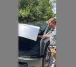 Pamagat:  
Video: Halos maputol ang daliri habang sinusubukan ang bagong Tesla na kotse
