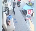 Pamagat:  
Video: Mahimbing na natutulog nang muntik nang mabangga ng isang sasakyan